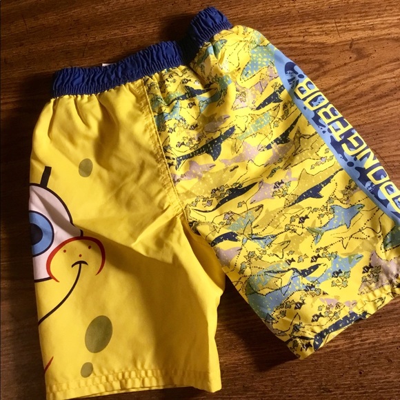 NEARLY NEW SPONGE BOB SWIMMING TRUNKS SIZE 3T - Picture 3 of 3